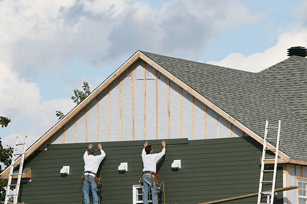 Professional Siding Replacement technician working in North Ridgeville, OH